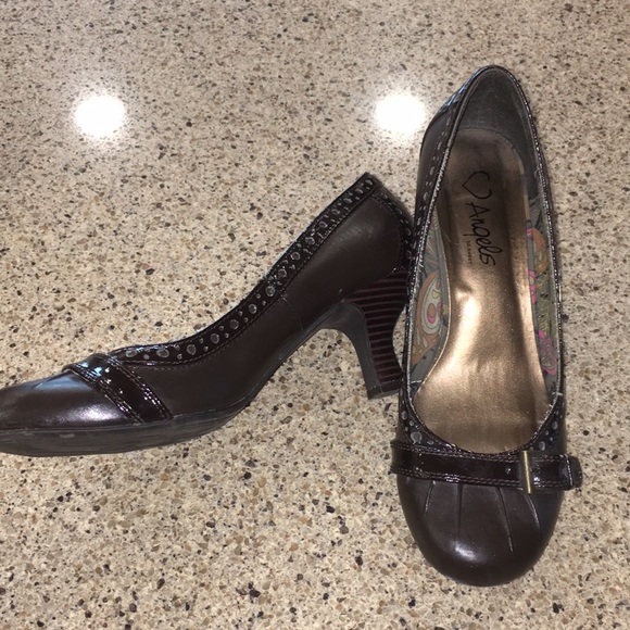 Heels - Picture 2 of 2